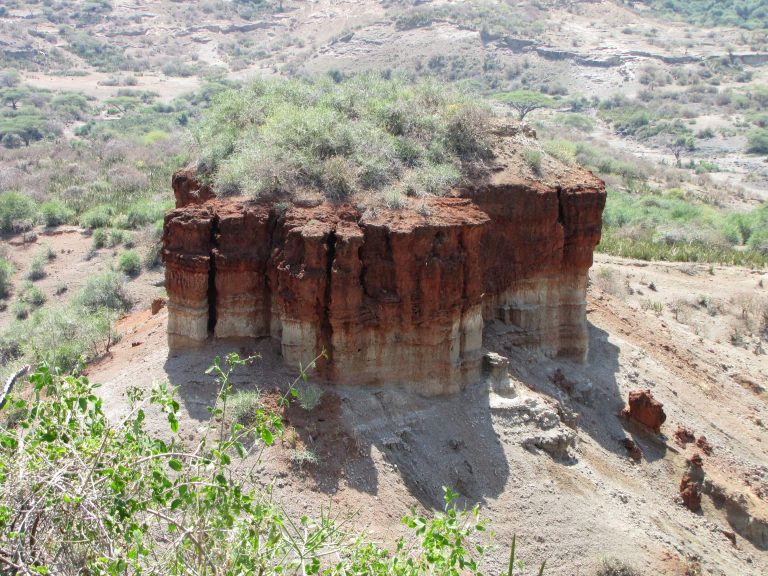 Oldupai_Gorge_monolith