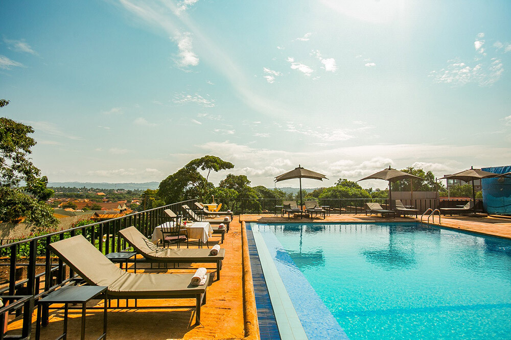 Crater Rim View Inn (FB).